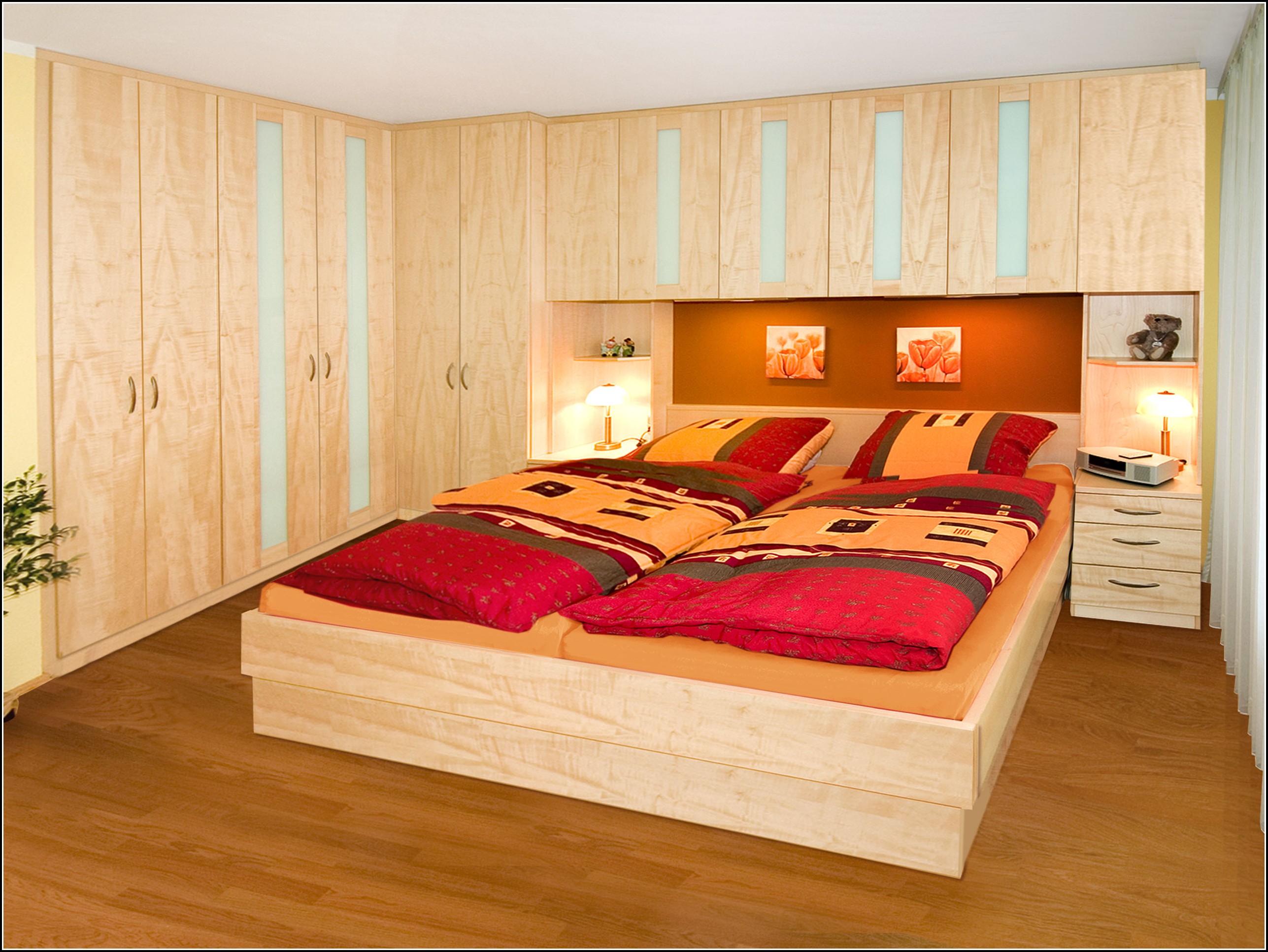Schlafzimmer Mit Bettüberbau