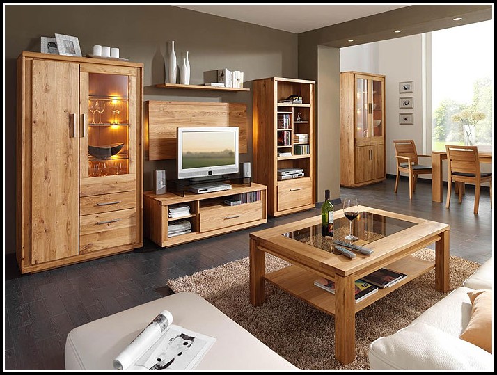 Wohnzimmer Mit Holzmöbeln