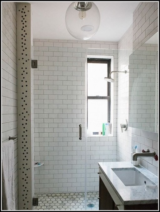 Weisse Fliesen Badezimmer
